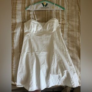 Little white dress size small. Never worn before! Perfect for many occasions.